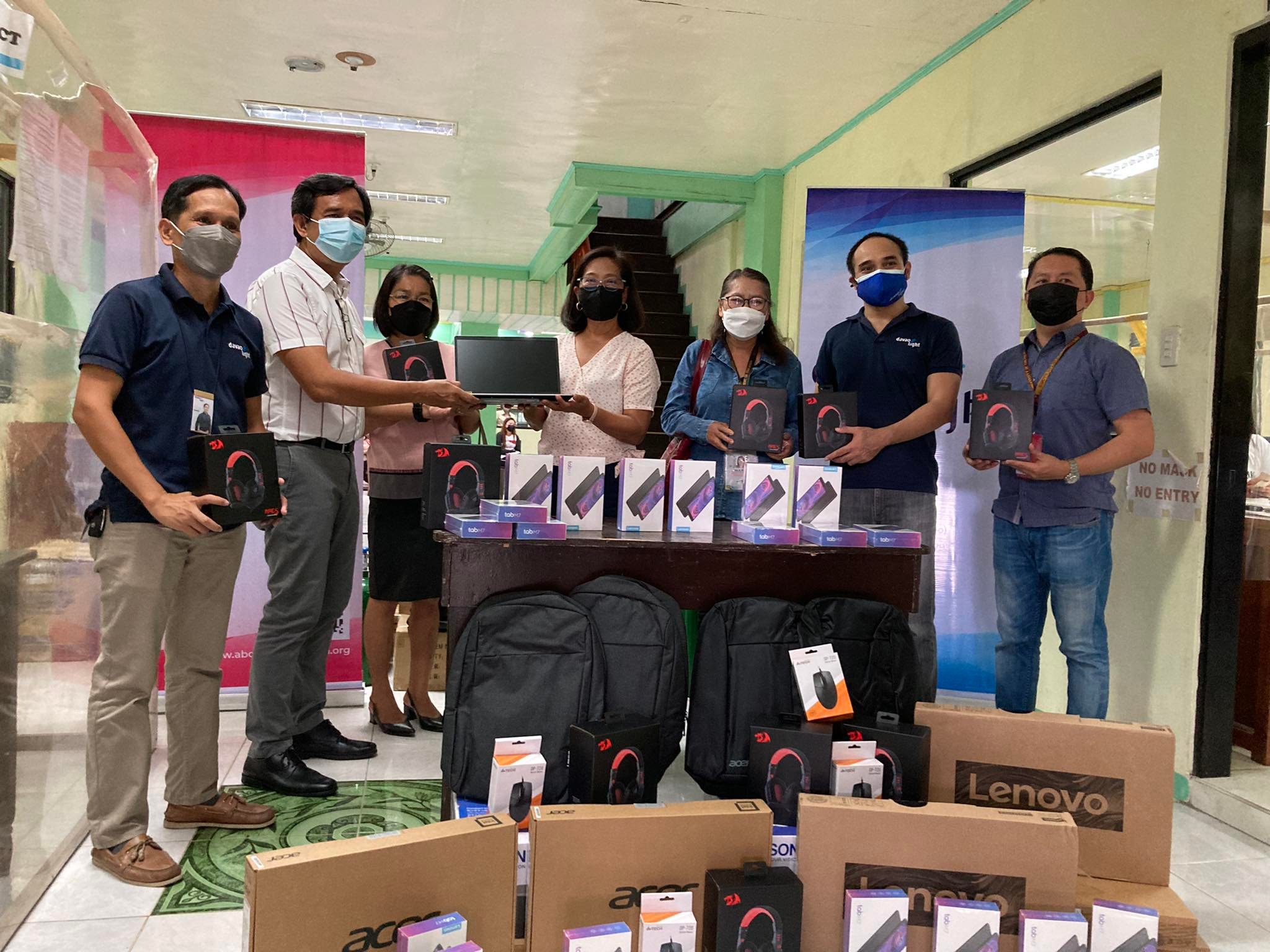 Students and teachers of Sto. Tomas NHS receive new online learning gadgets