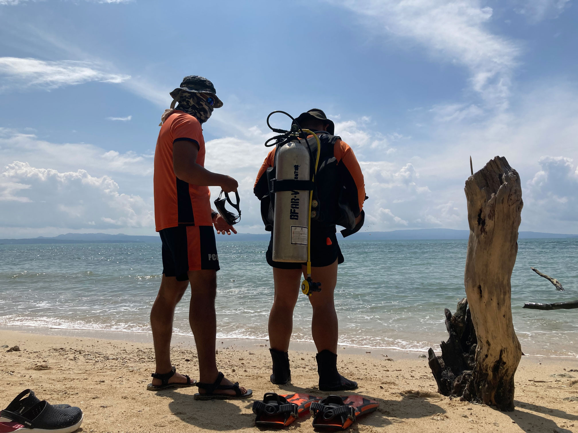 SCUBAsureros clean up the sea of pawikan sanctuary