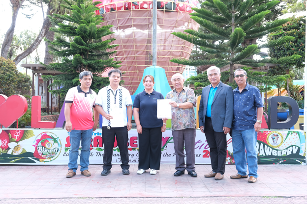 Hedcor gives P10.49-M in community shares to Benguet & Mt. Province.