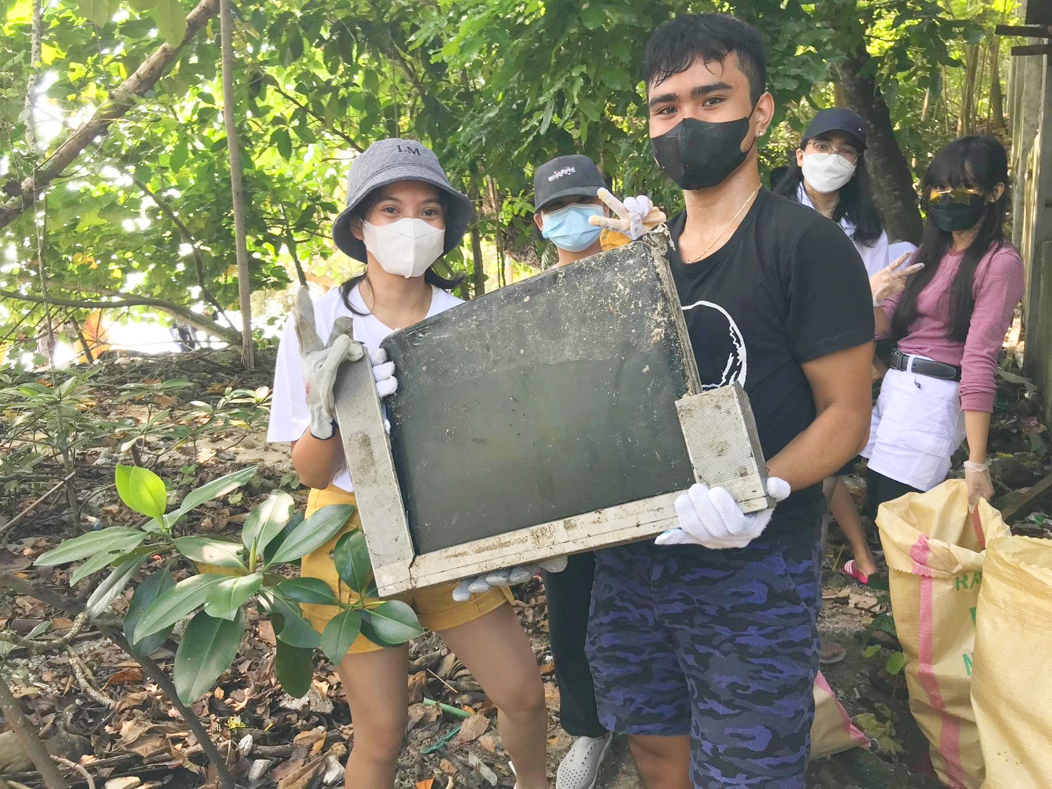 PISAY students conduct coastal clean up, plant mangroves in Aboitiz Cleanergy Park