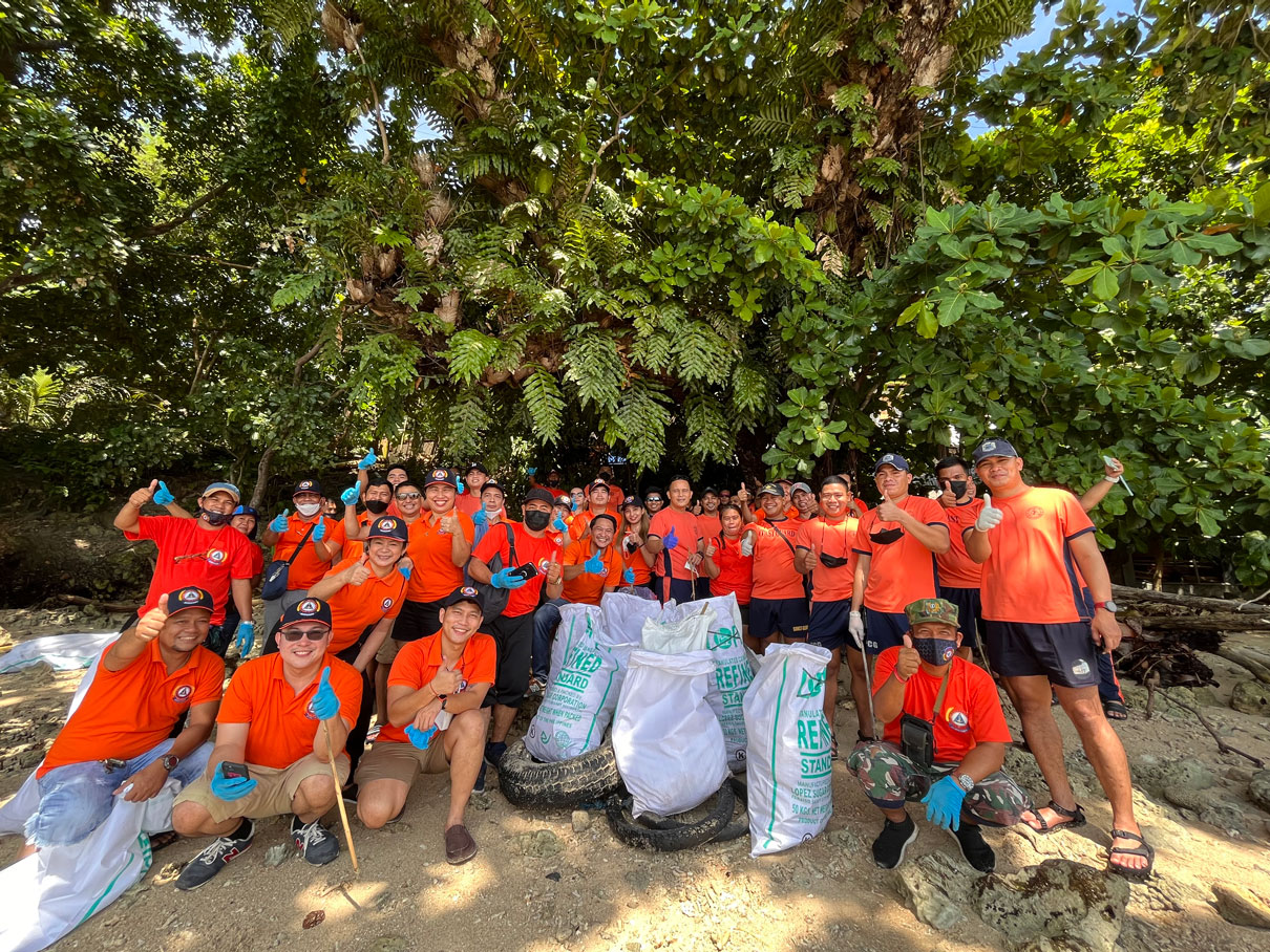 SCUBAsureros clean up the sea of pawikan sanctuary