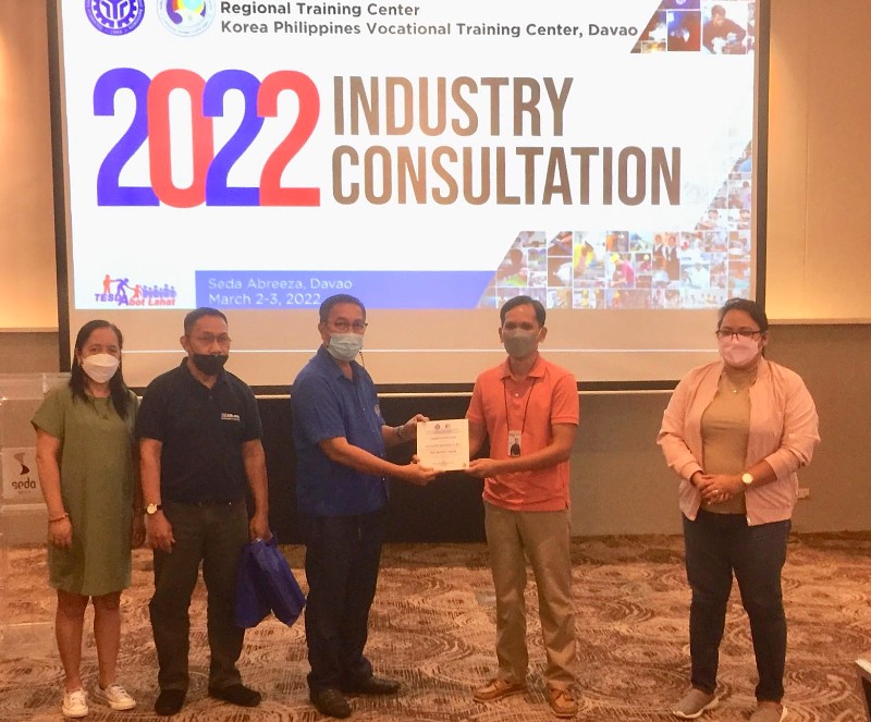 TESDA XI awards Davao Light at the 2022 Industry Forum