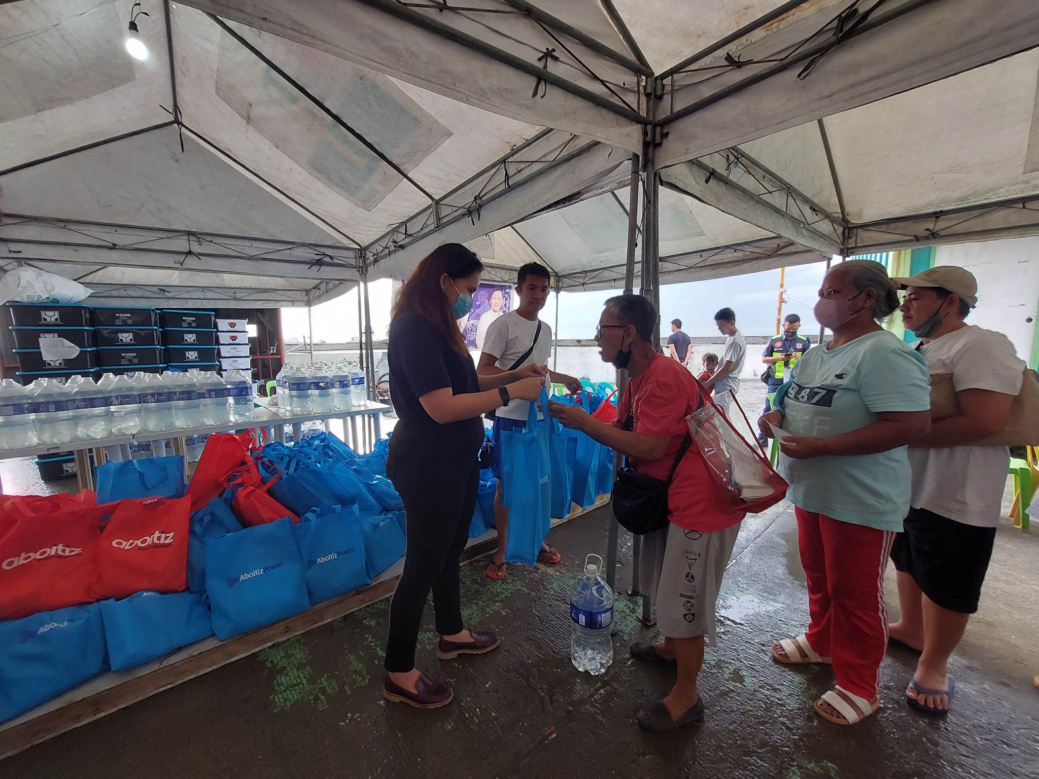 Therma Mobile aids Navotas fire victims