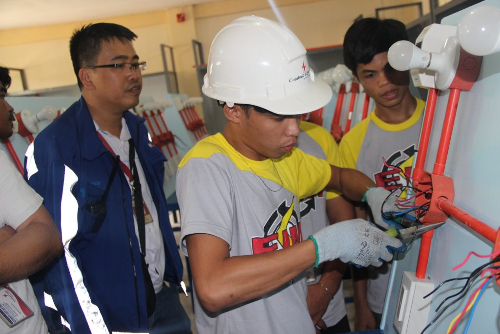 Cotabato public high school gets new electrical lab