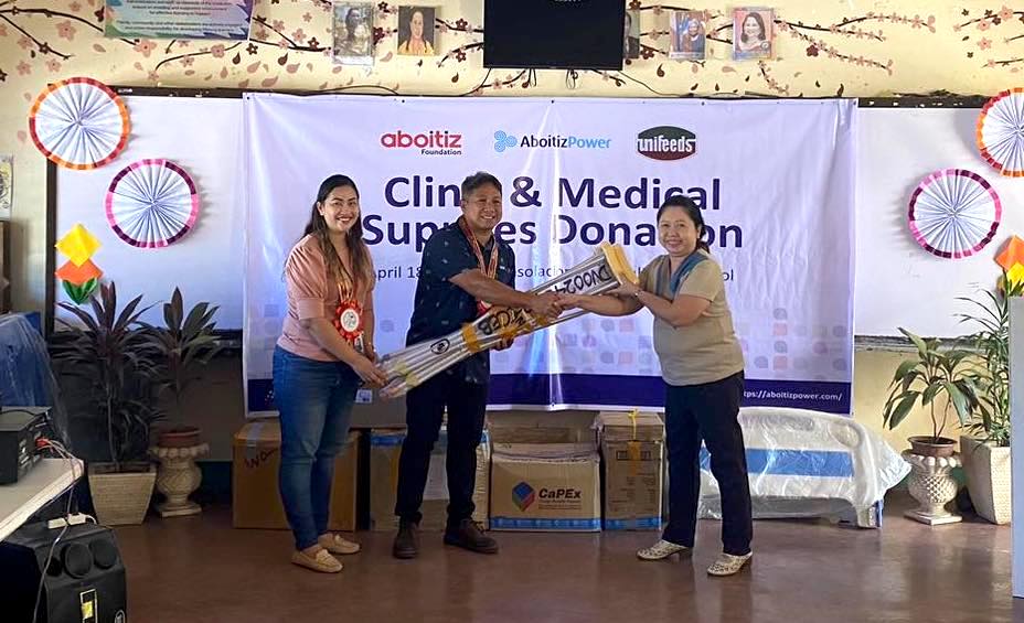 AboitizPower, Universal Feed Mill donate medical supplies and equipment to Cebu school