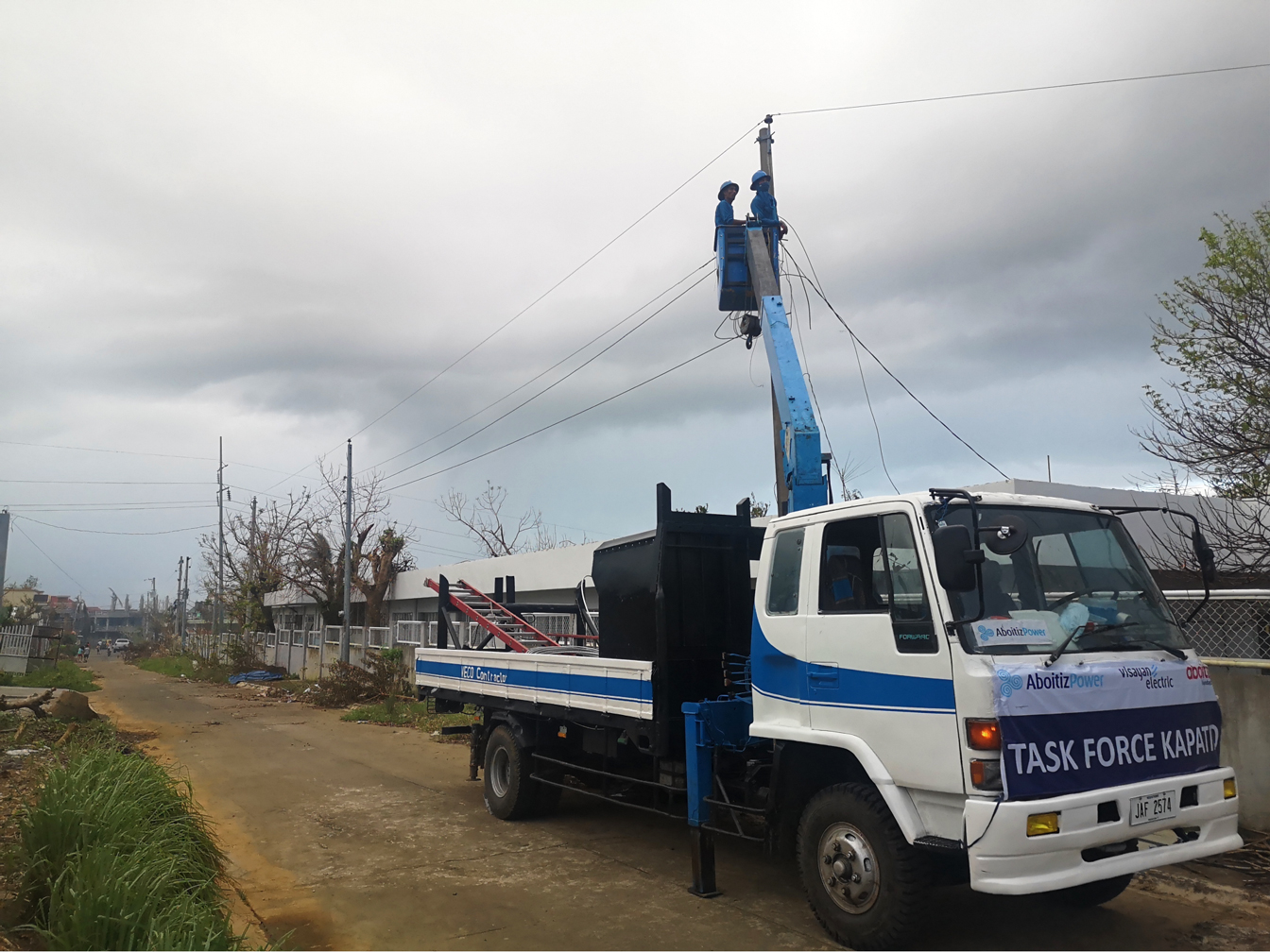 Visayan Electric sends team to help restore power in Albay