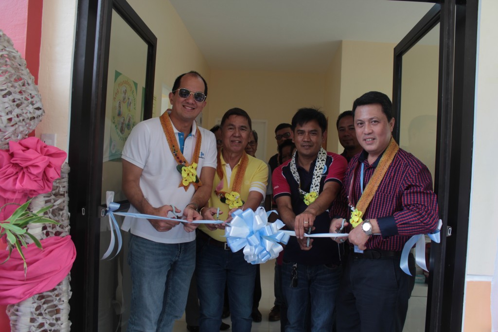 ​TSI President and COO Sebastian R. Lacson (far left) leads the ribbon cutting ceremony of the newly constructed barangay health center of Barangay Inawayan, Sta. Cruz, Davao del Sur. Together with him are (from left) Sta. Cruz Mayor Alexis Almendras, Barangay Inawayan Captain Romulo C. Elula, and TSI Plant Manager Engr. Valentin S. Saludes III.
