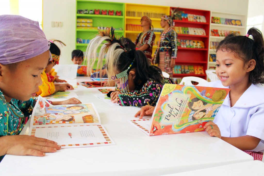 Mt. Apo Elementary School kindergarten pupils enjoy reading the illustrated storybooks donated by Hedcor in partnership with Aboitiz Foundation, Inc. and AGAPP Foundation.