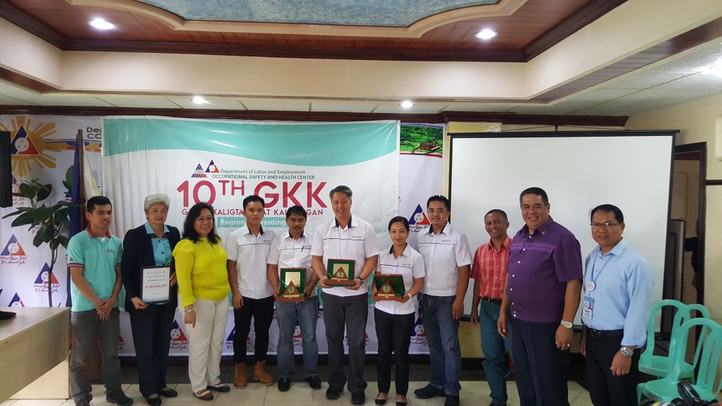 The SNAP-Benguet SHESQ team with officers from DOLE-CAR, including regional director Nathaniel Lacambra (second from right) and OSHC Executive Director Ma. Teresita Cucueco, MD (3rd from left).